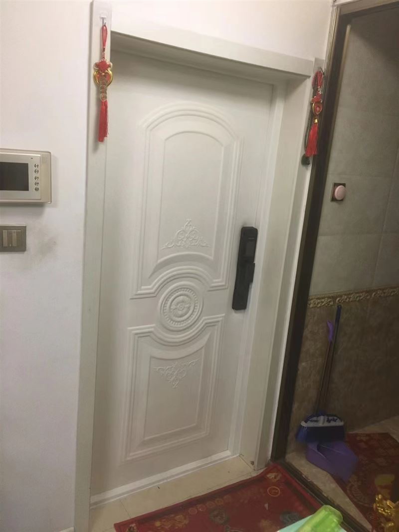 廠家定做紗窗，軟包防盜門，定做門窗，維修門窗，換玻璃換把手合頁密封條。